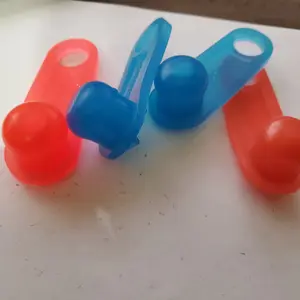 Premium Rubber Rooster Muffs & Spur Gloves Set of 4 Vibrant Colors for Poultry Farming Protection and Comfort High-Quality Materials for Durability and Longevity Essential Farming Gear