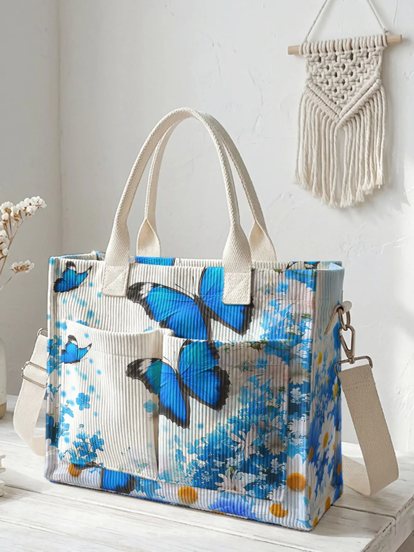 A travel bag with a butterfly print, Perfect travel bag, featuring large-capacity, durable and wear-resistant, multi-pocket design maximizes space utilization, Space Saving Bag, suitable for work, shopping, Travel Essentials