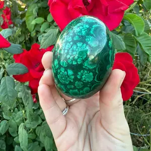 Malachite crystal egg