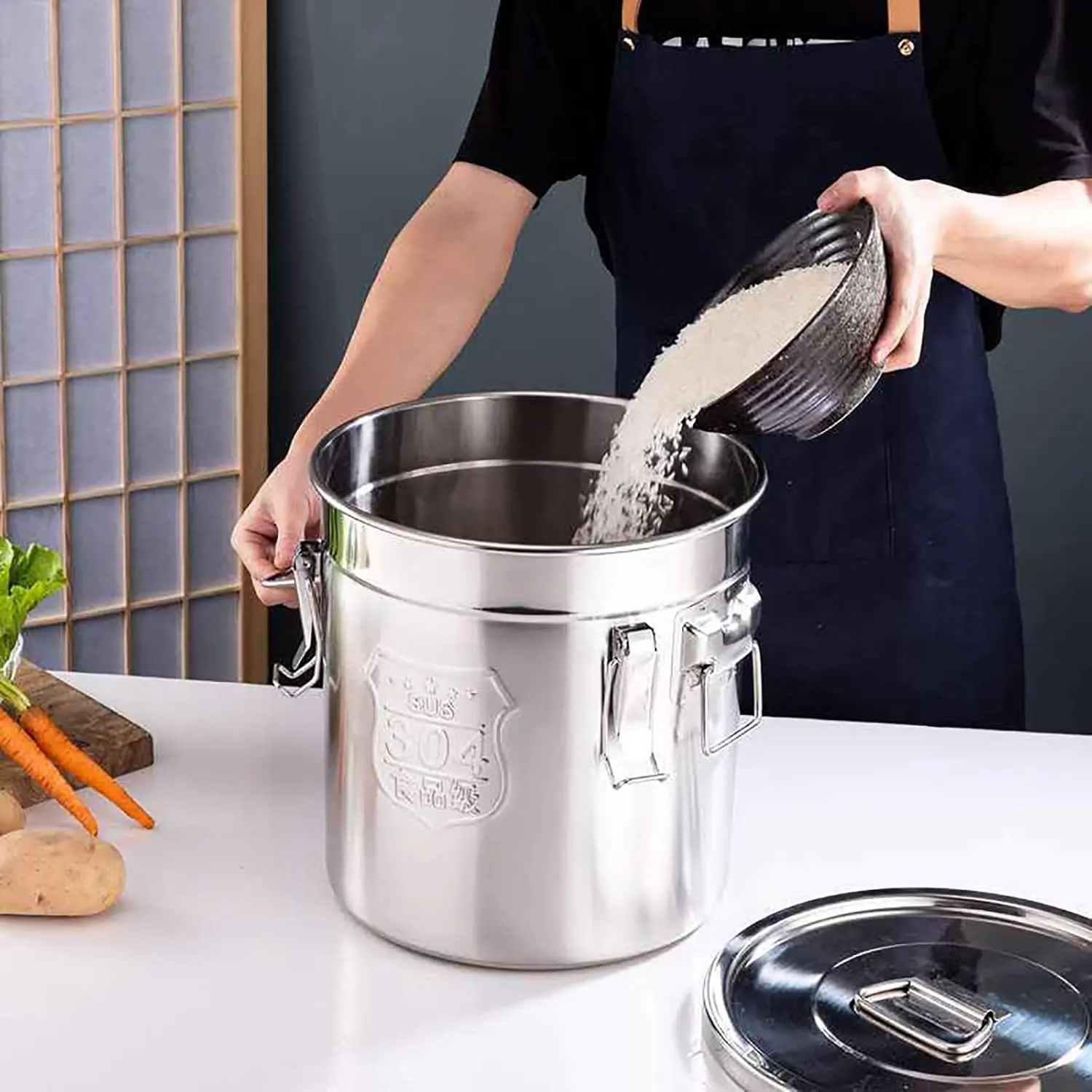 304 Steel Safe Airtight Seal Cylinder Shape Food Storage Canister - 12.68Gal/48L Capacity Free Standing Jar, 15.75*15.75in/40*40cm, Sturdy Locking Clamp Food Cover, Oil Can Compatible, for Rice/Flour Storage, Dustproof Non-Microwave-Safe Kitchen Utensil,