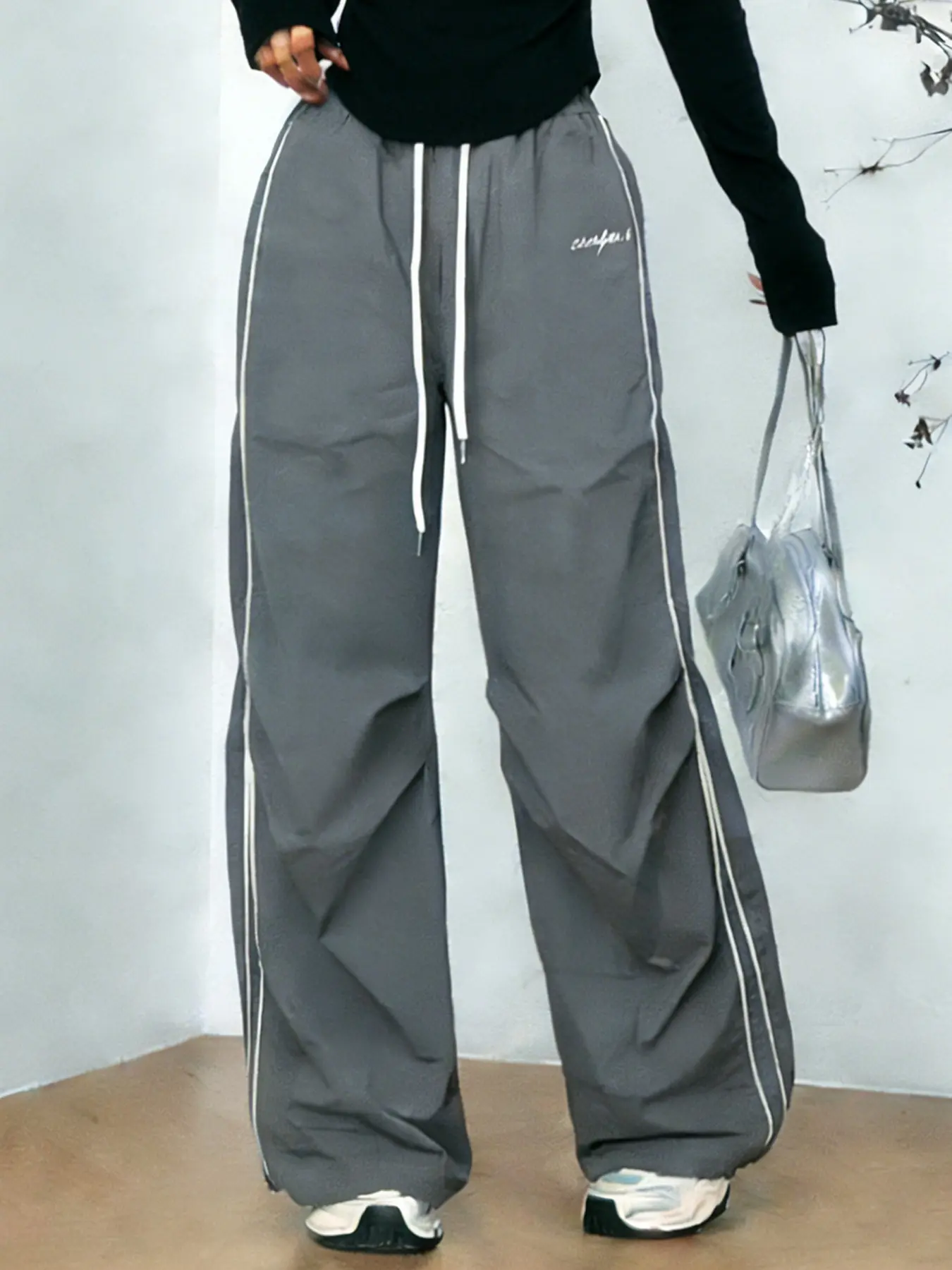 Y2K Baggy Parachute Pants for Women, High Waisted Wide Leg Track Pants with Contrast Piping, Lightweight Quick Dry Windbreaker Trousers, 90s Streetwear Cargo Pants for Casual Daily, Gym, Skateboarding, Hip Hop Dance, Trendy E-Girl Aesthetic Bottoms