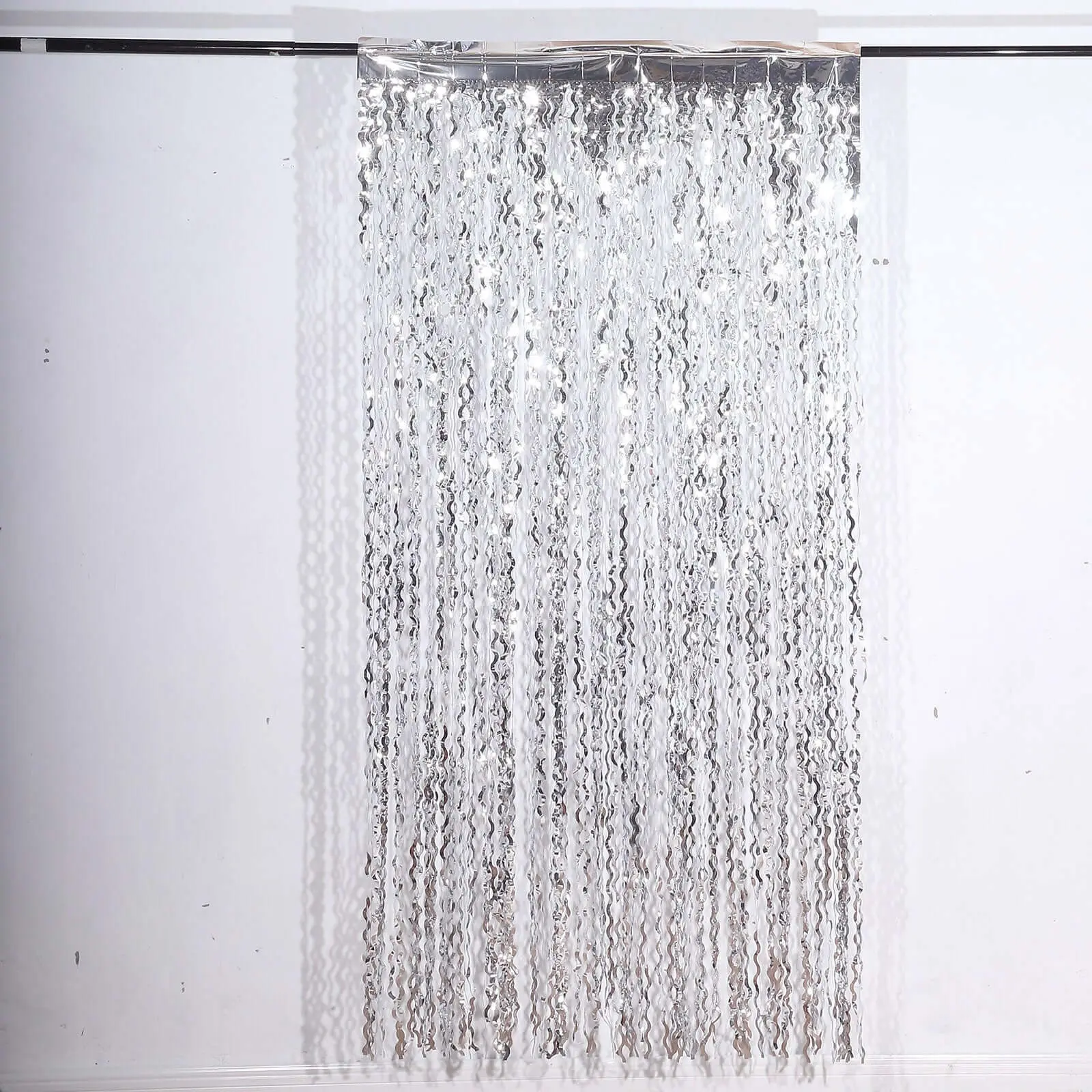 Metallic Silver Wavy Tinsel Streamer Shimmer Wall Backdrop, Curly Foil Fringe Indoor Photo Booth Curtain Hanging (3ftx6ft), Festive Party Decor for Birthday, Baby Shower, Christmas, New Years Eve