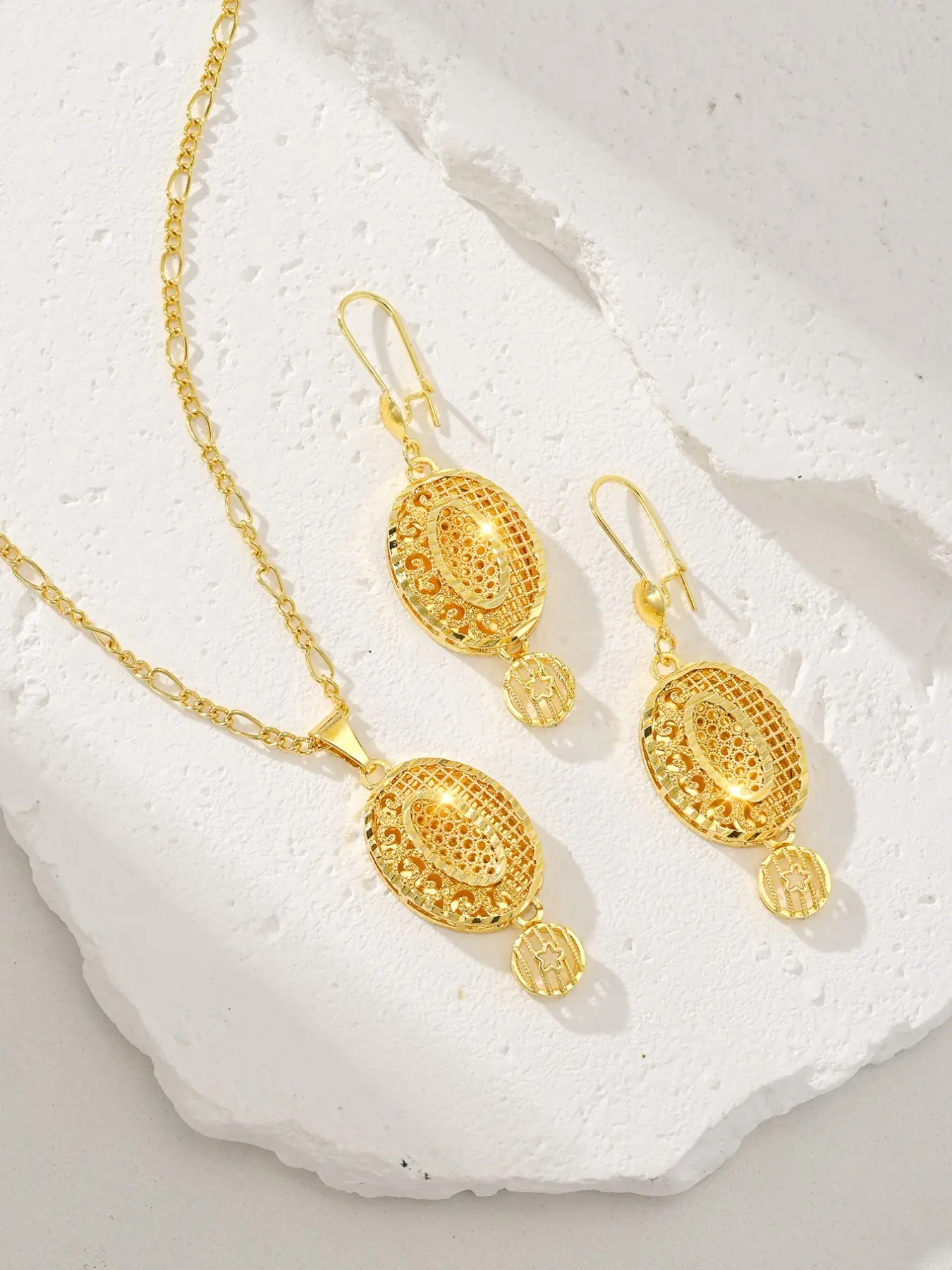 Elegant Pendant Necklace & Earrings Set for Women, Copper Material Electroplated 22k, Daily Wear Jewelry Gift