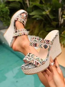 Women's ethnic-style double-strap woven wedge sandals with geometric pattern design, comfortable, casual and non-slip. Suitable for daily outings, vacations, beach trips and various occasions, a versatile summer footwear.