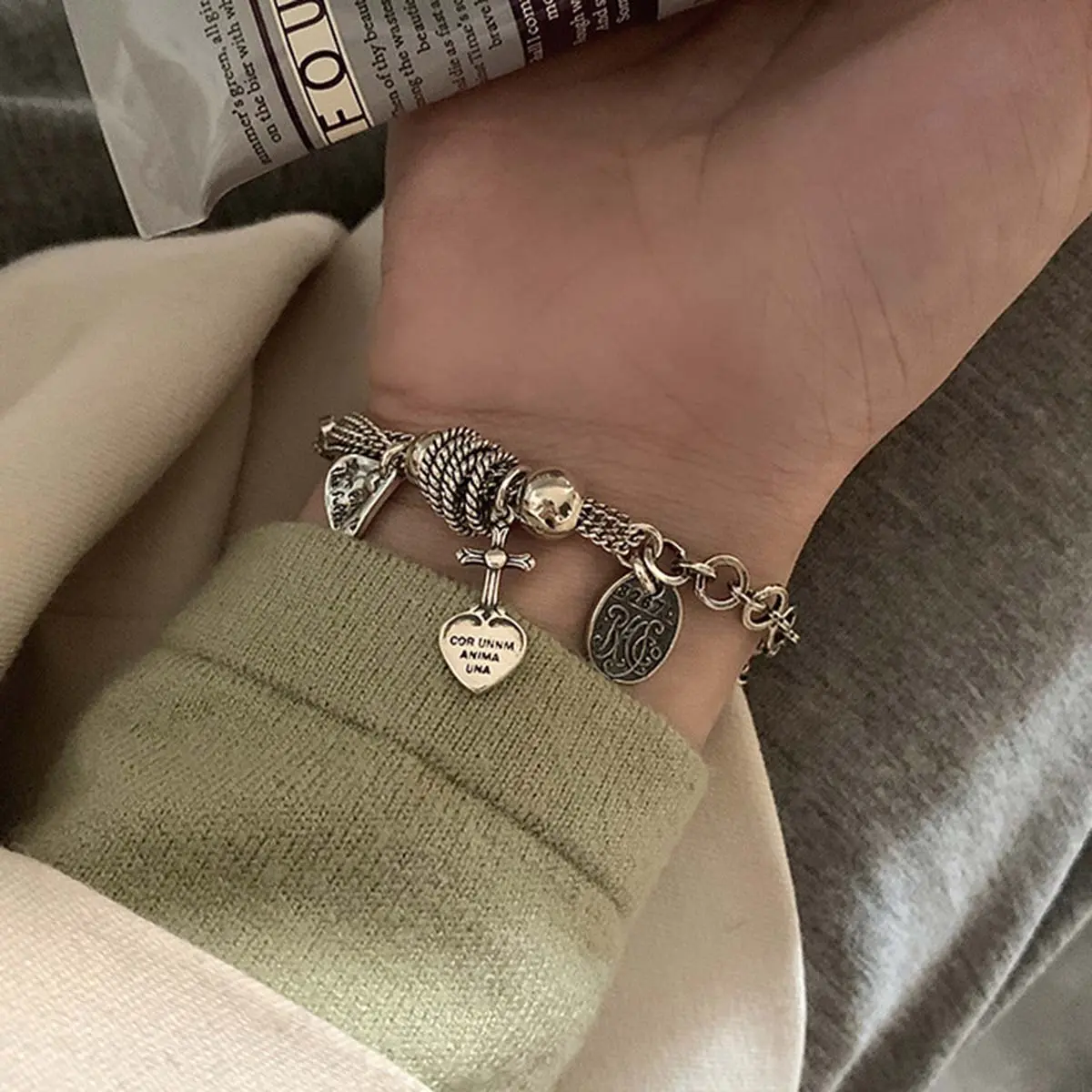Girls' Retro Hip-Hop Fashion Cross Bangle, Niche Design High-End Light Luxury Chain Bracelet, Stackable Jewelry for Bracelets Stacking