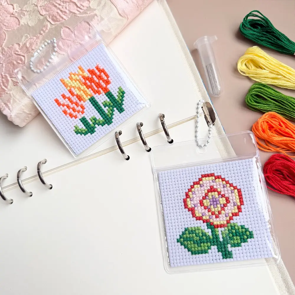 2 Piece Floral Cross Stitch Keychain Set, Beginner-Friendly Mini Embroidery Kit, Random Color Accessories, Home Decor, Bag Charm