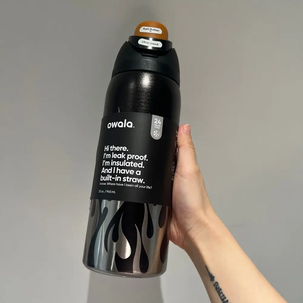 This Owala 32 oz portable water bottle