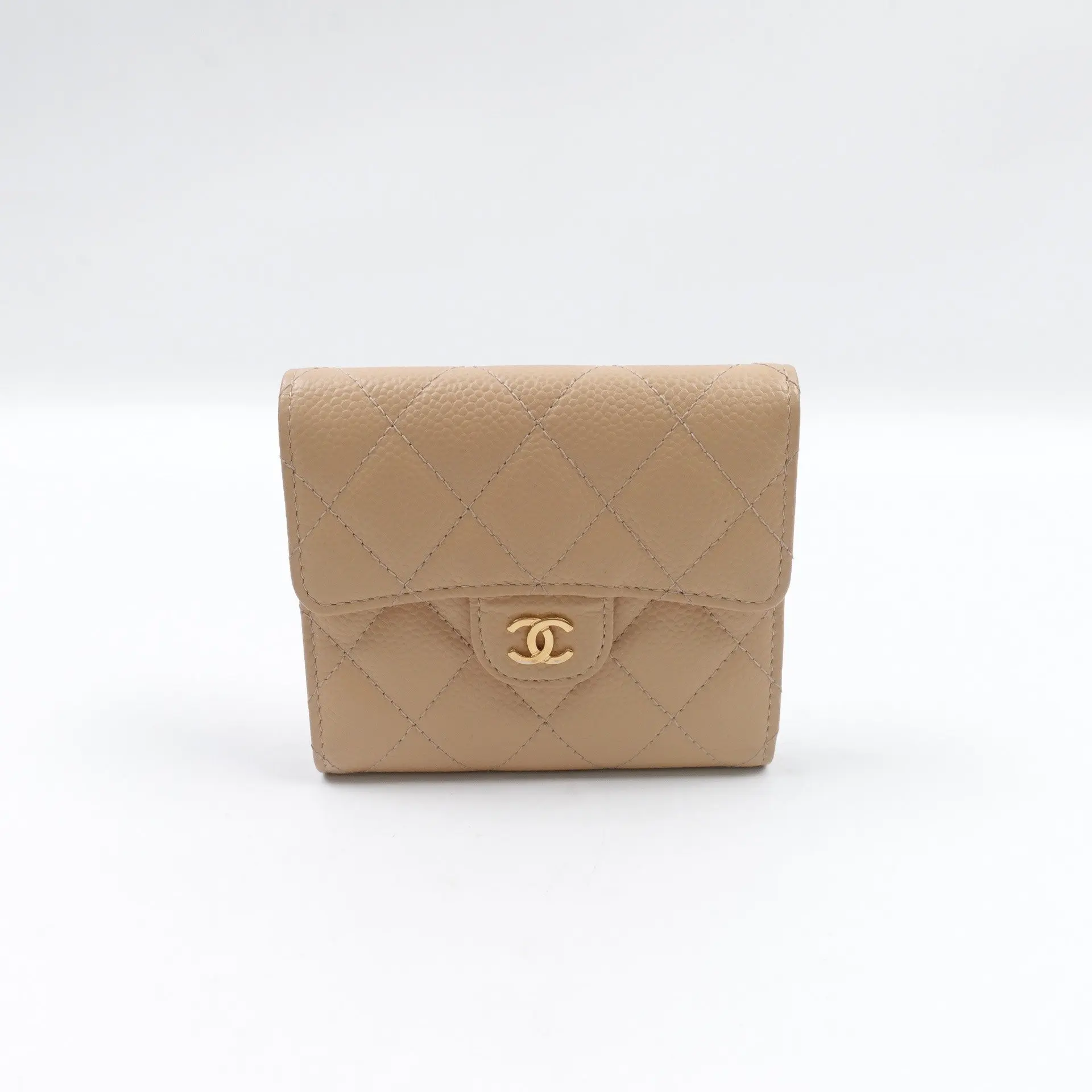 Pre-owned CHANEL quilted leather Compact Wallet Beige T10430167