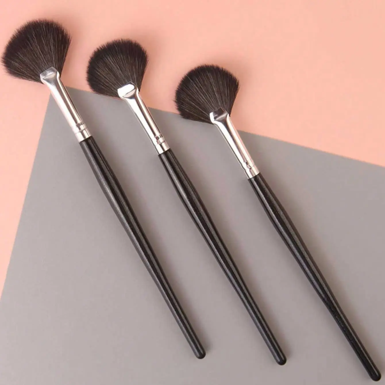 Fan Shape Blush Highlighter Brush, Soft Hair, Brighten Powder Blush, Easy Application, Multifunctional Makeup Tool