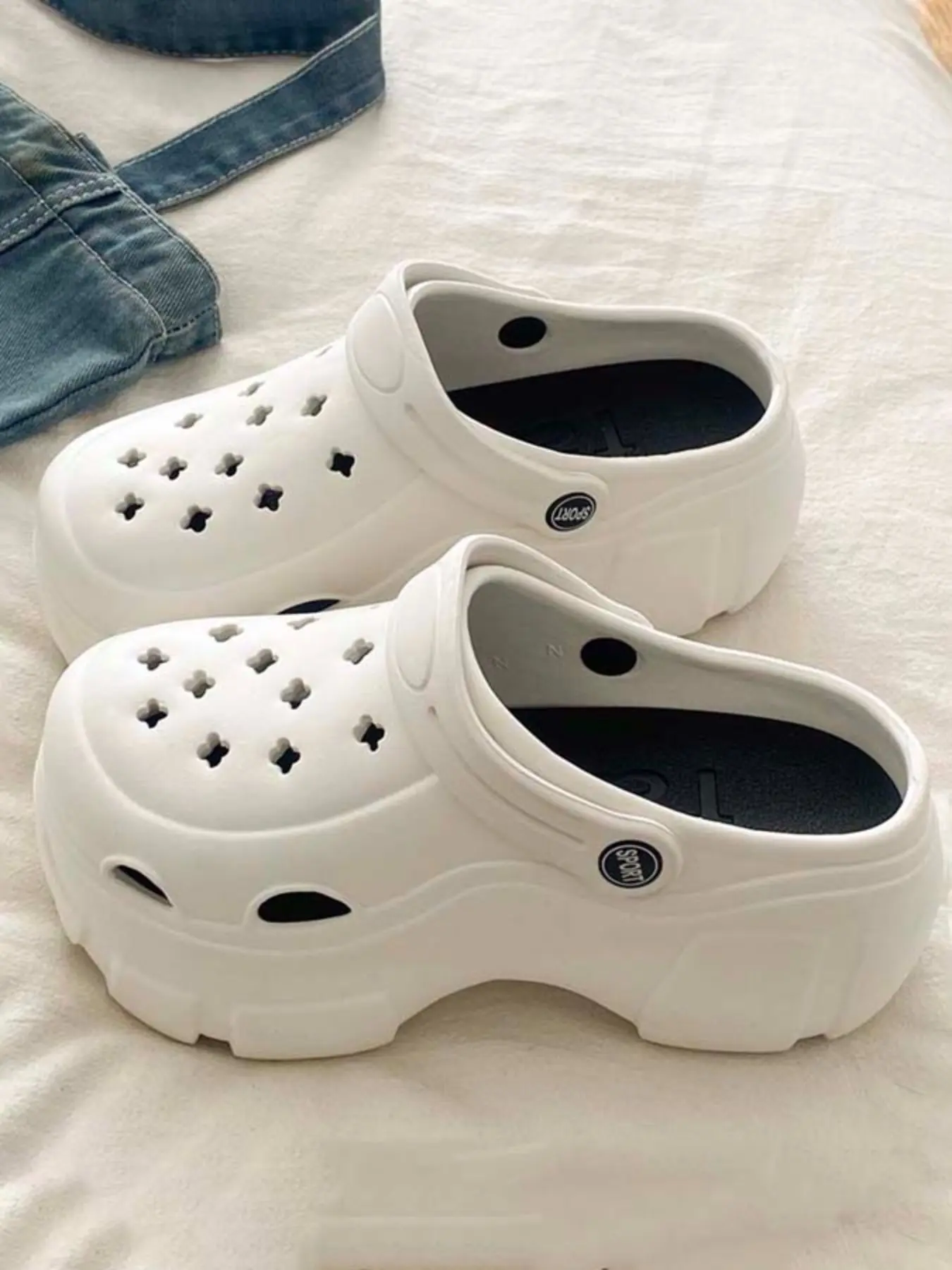 Summer New Fashion Casual Hole Shoes, Indoor Home Anti-Slip Wear-Resistant Slip-On Pure Color Simple Comfortable Hole Shoes, Slip On Clog, Minimalist Casual Clogs