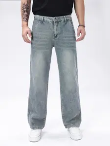 Men's vintage washed style straight leg jeans with diagonal pocket mouth design on the back pockets suitable for all seasons