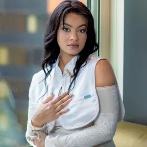 Monii Wearable Beauty Cover - White with Bamboo Button