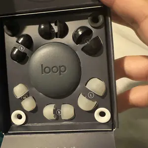 Loop, Experience 2 Plus Earplugs, Live Events & Concerts, 17–20 dB Certified Noise Filtering with Removable Mute, 1 Pair + Case