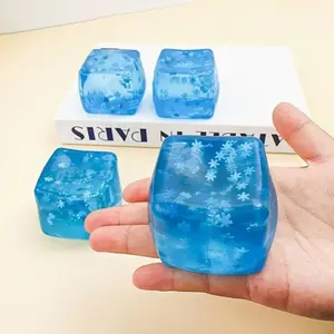 1pc Snowflake Ice Squish Fun Slow Bounce Toy, Sensory Ice Toy, Perfect Party Gift for Birthdays/Halloween/Christmas, Ice Skins Snowflake Blocks Fun, A Novel Toy with Molasses Texture