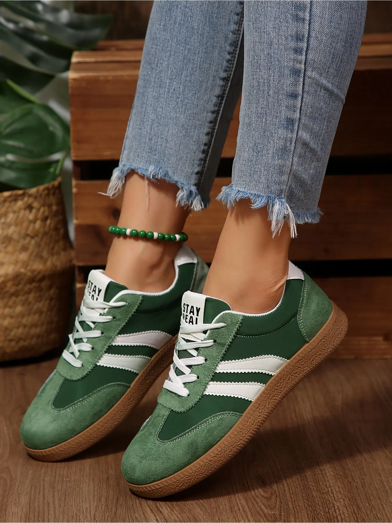 Casual Suede Women Athletic Walking Trainer Shoes Spring Autumn Versatile Retro Sneakers Comfortable Lightweight Fashion Footwear