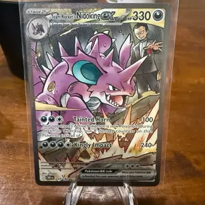 Team Rocket's Nidoking ex Trading Card, 233/182 Sv10 - Destined Rivals Holo