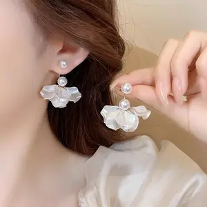 White petal pearl earrings, elegant and luxurious, niche high-end style, DDES0750, versatile and dual-wearable earrings, 14K gold-plated
