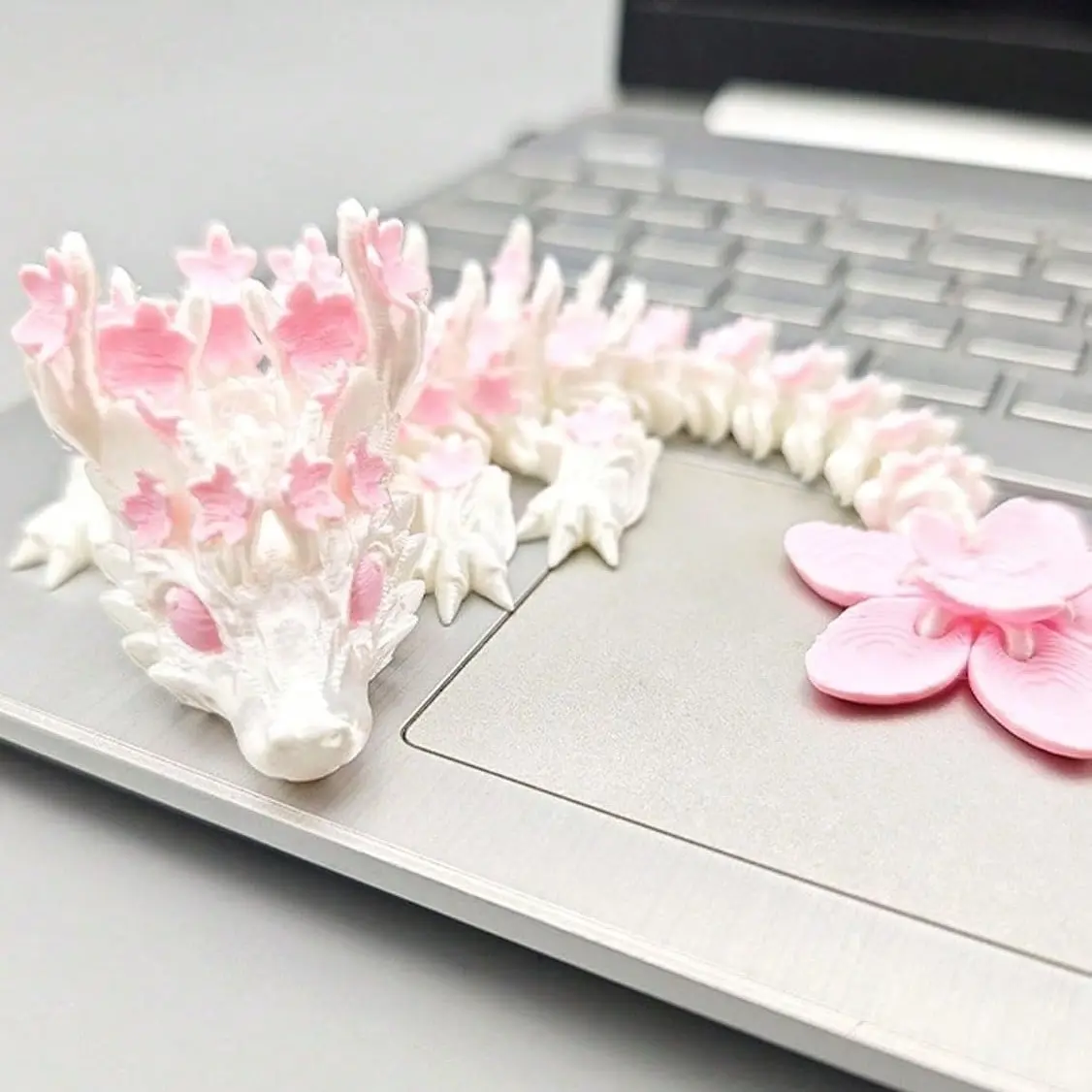 3D Printed Crystal Sakura Dragon Figurine, Articulated Fantasy Dragon Toy, Cute Kawaii Collectible Desk Decor, Movable Dragon Statue Gift for Boys Girls, Anime Inspired Home Decoration, Decorative Figurine
