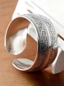 Bohemian Style Wide Cuff Floral Carved Statement Bracelet, Casual Trendy Jewelry, Vintage Chic Unique Women's Party Accessory for Holidays & Gatherings