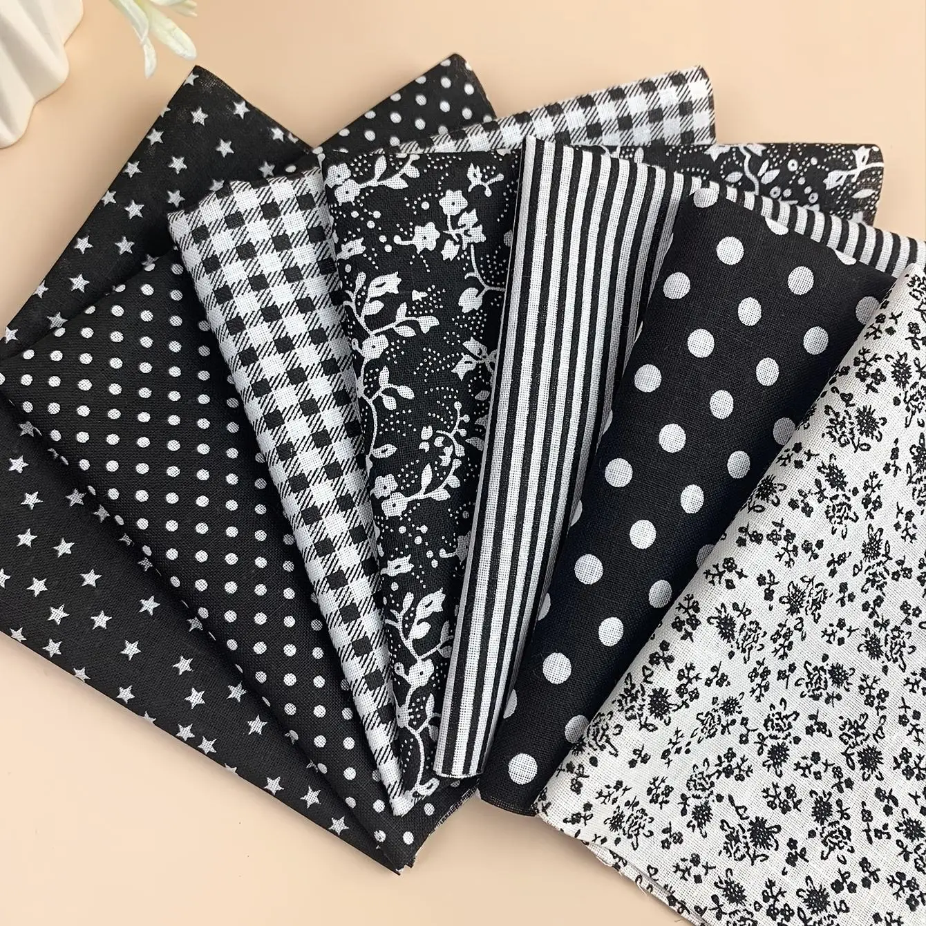 7pcs Black Cotton Fabric Printed Cloth Fashionable Geometric Pattern Design Sewing Quilting Fabrics For Floral Print Patchwork Needlework DIY Handmade Accessories Casual Patchwork Design