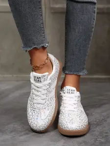 A pair of women's leopard print trainers, casual sneakers, all-season breathable versatile shoes for students and commuting, soft-soled comfortable trendy trainers, niche design lace-up trainers