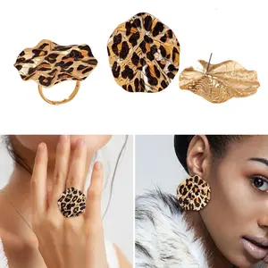 Fashionable Leopard Designs Jewelry Set Including Earrings and Rings Wear