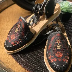 SANTA MUERTE / HUARACHES WOMEN