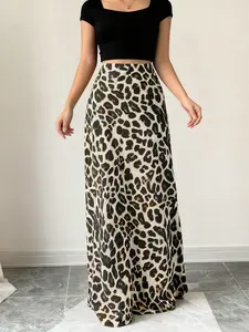 A set of women's casual leopard print skirt, suitable for autumn and winter, suitable for home, indoor, and outdoor wear