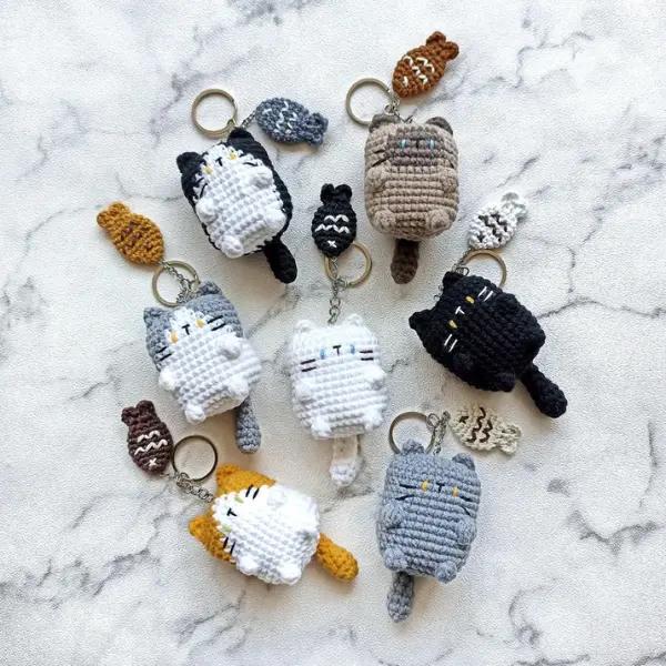 Handmade Tofu Cat Crochet Keychain | Amigurumi Keyring | Cute Keychain Couple Bag Charm Mini Plushie | Aesthetic Gift | House Car Key Holder