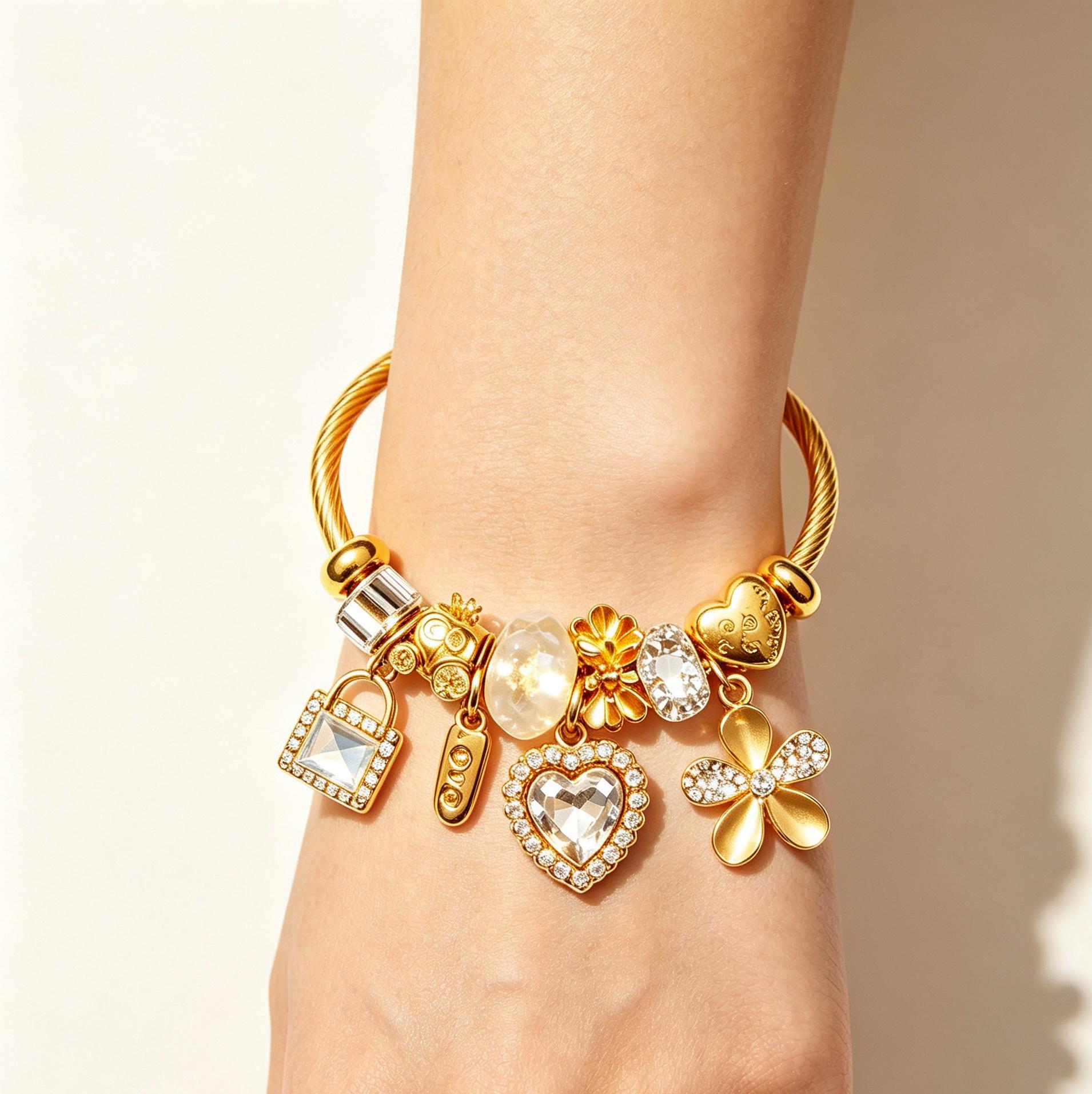 Gold Tone Charm Bracelet for Women, Crystal Heart Flower Pendant Bangle, Elegant Vintage Beaded Bracelet Jewelry Gift for Her Fashionable Bangle Dainty Crystal Bracelet