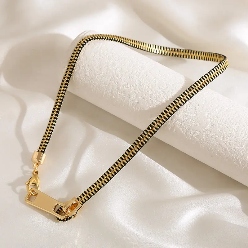 The Zip it necklace