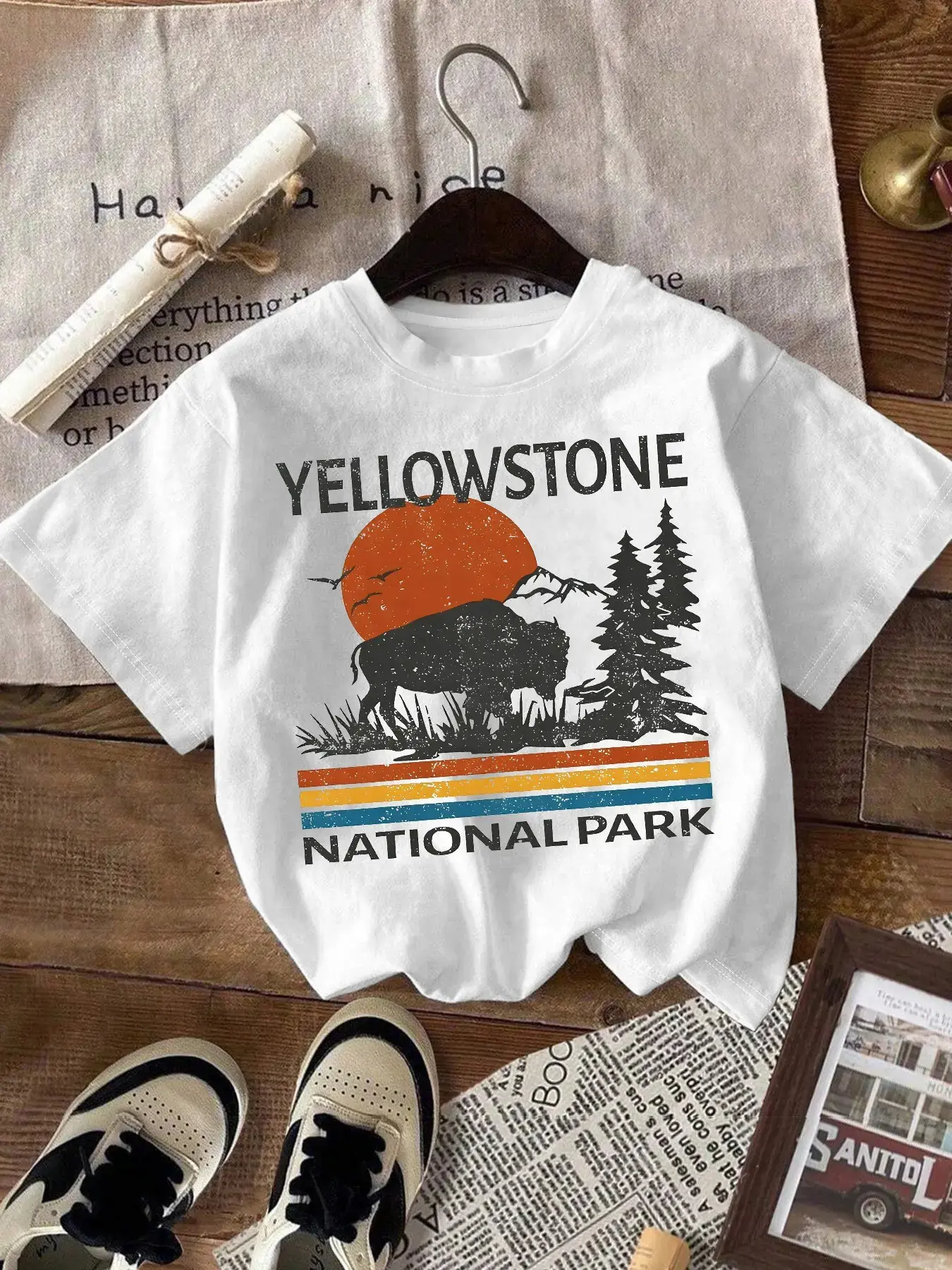 Unisex Yellowstone National Park T-Shirt, Round Neck, Vintage Buffalo Graphic Tee, Soft Casual Short Sleeve Top for Men and Women, Outdoor Travel Enthusiasts, Casual Matching Clothing