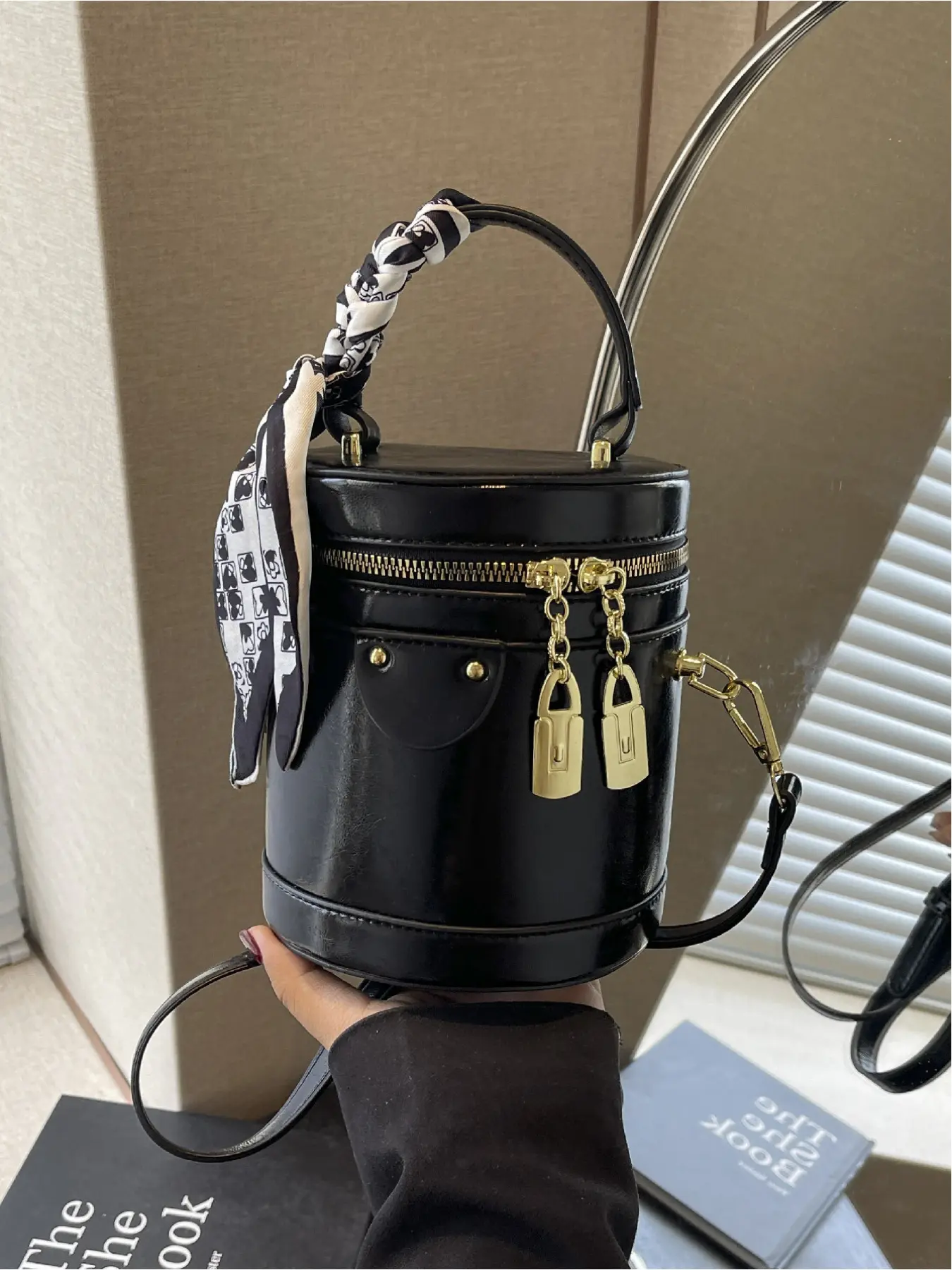 Versatile Elegant Bucket Bag, Simple Design Perfect for Outing and Commute, Single Shoulder Crossbody Bag, Stylish and Practical, Fashionable Crossbody Bag, Casual Commuter Bag, Trendy Crossbody Bag, Fashion Bags