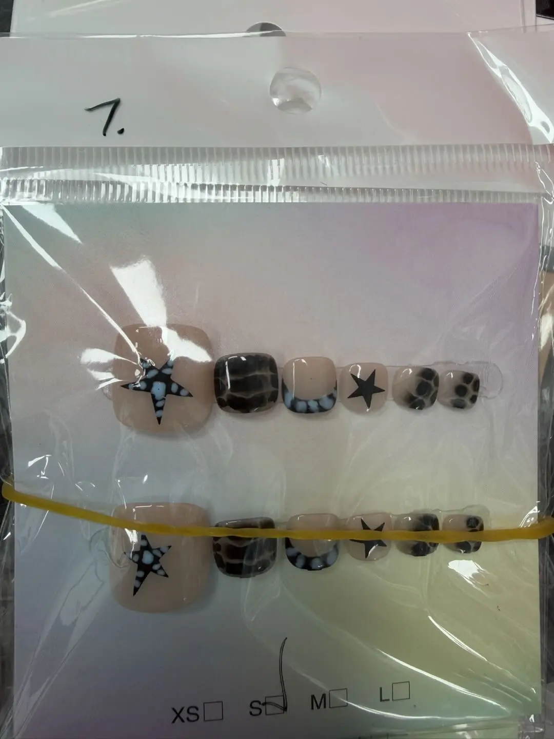 Cora(5994)gc.Exquisite toenails make you win big in summer$2 per set; $30 free shipping! Please leave your size, preferred style or nail shape when placing an order, and I’ll surprise you!