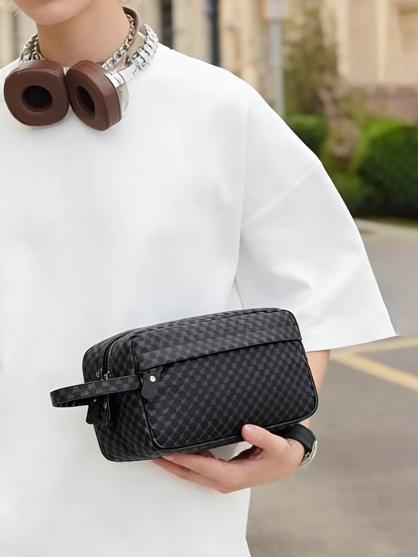 1pc Men's handbag is fashionable, simple, casual, and retro, suitable for daily commuting. It is lightweight, durable, and versatile, Durable Zip Pouch