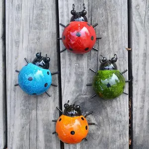 4 pieces - Ironwork metal ladybugs, seven-star ladybugs wall-mounted wall decorations, insect outdoor courtyard art ornaments, Garden Accessories and handicrafts, small insects for kindergarten wall decorations, Garden Sculptures Statues