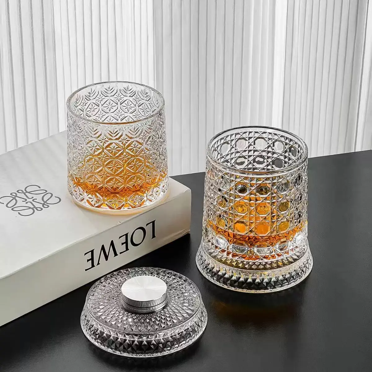 270-280ml Transparent Textured Glowing Sturdy Light-Up Spinning Whiskey Tumbler, 360-Degree Rotatable Spirits Glass with Crystals, Decorative Party Gift for Bourbon Cocktail Events