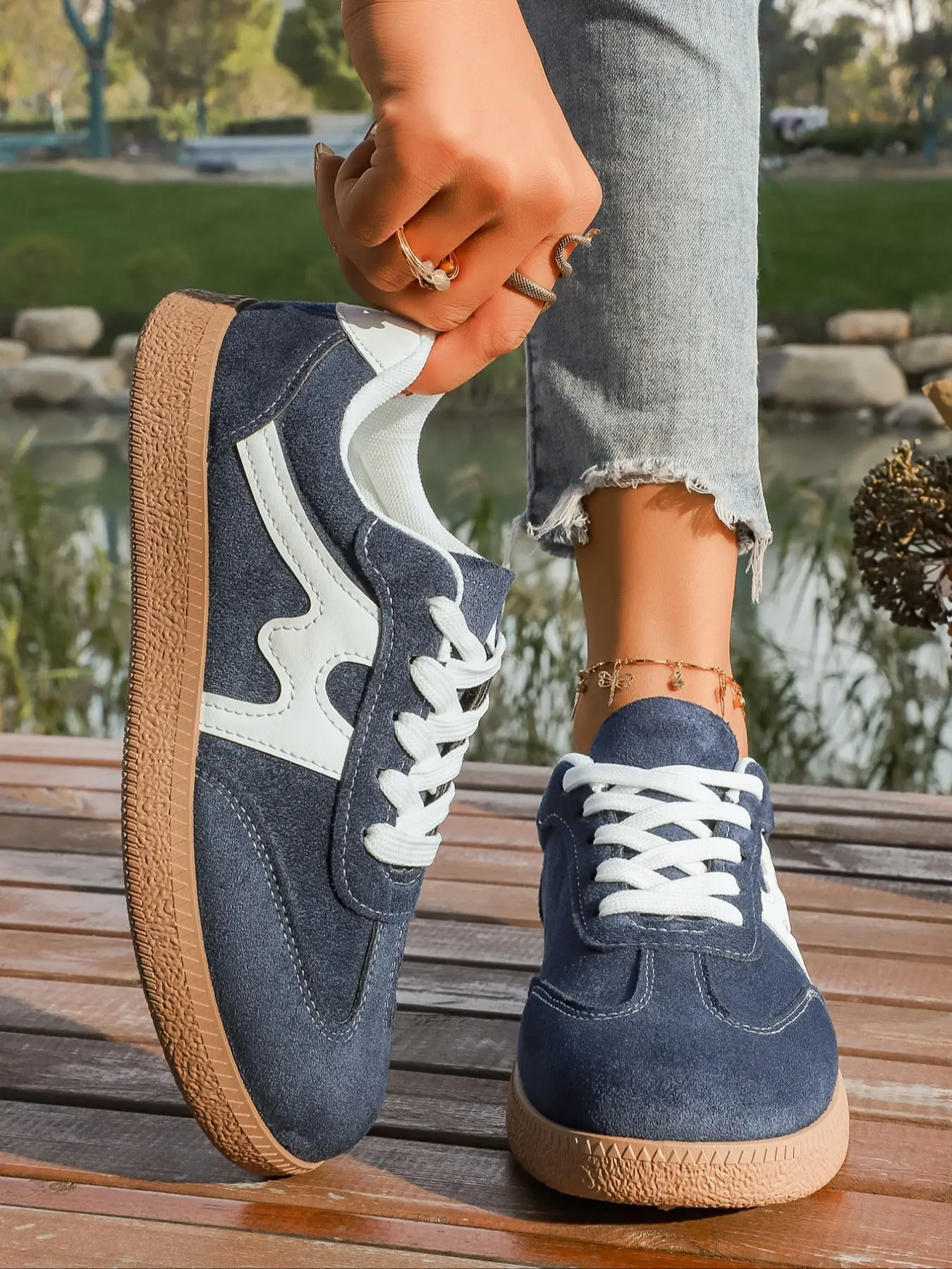 Women's Brown & White Two-Tone Suede Retro Sneakers Low-Top Lace-Up Design Gum Sole Casual Athletic Trainers Daily Fashion Footwear Outdoor Walking Lifestyle Shoes Christmas heartwarming gift