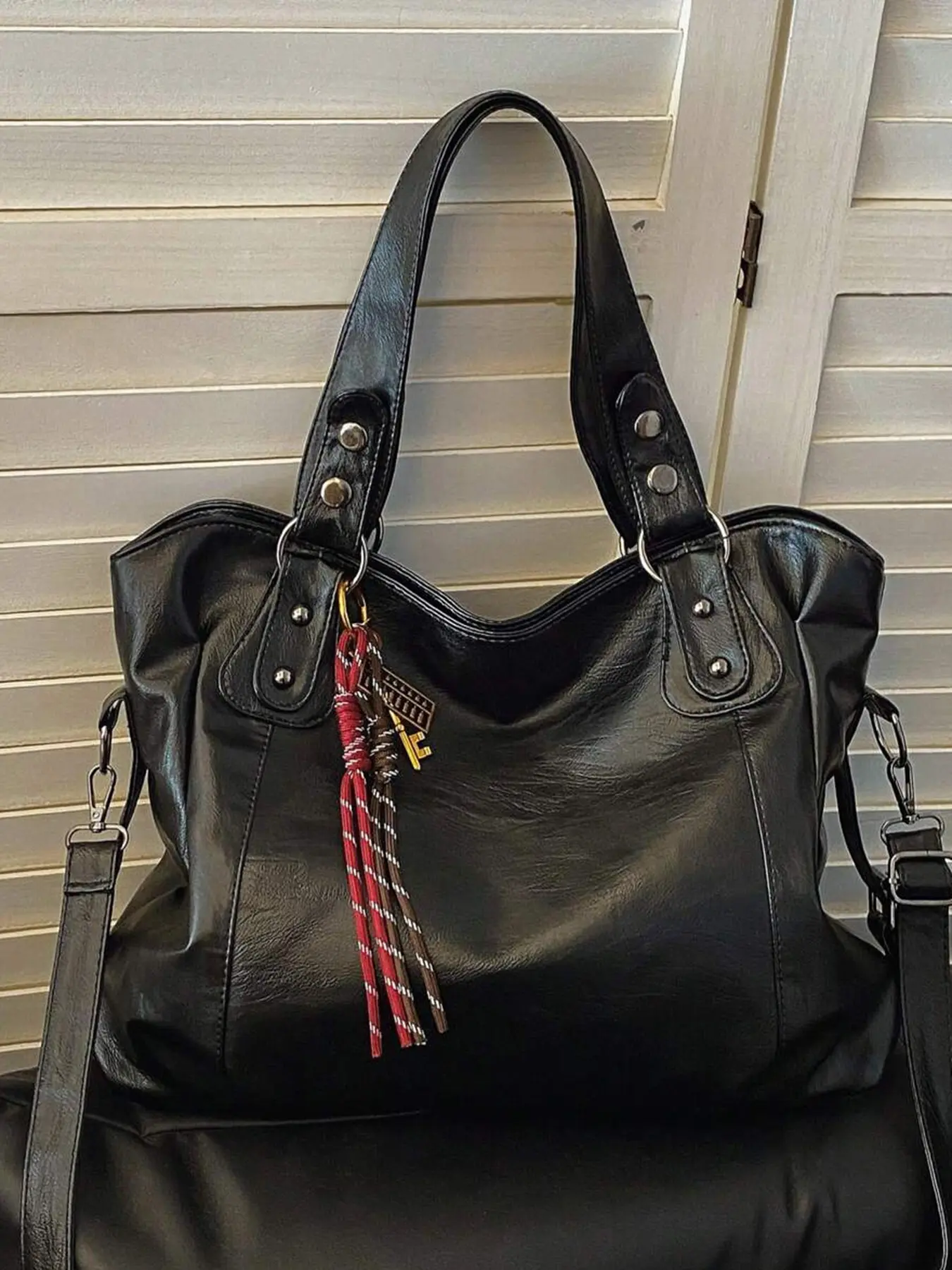 Niche texture fashion simple shoulder bag, Hobo Shoulder Bag, Crossbody Hobo Bag, adjustable shoulder strap metal rivet design casual commuter portable tote bag, personalized daily suitable for student party commuting, shopping