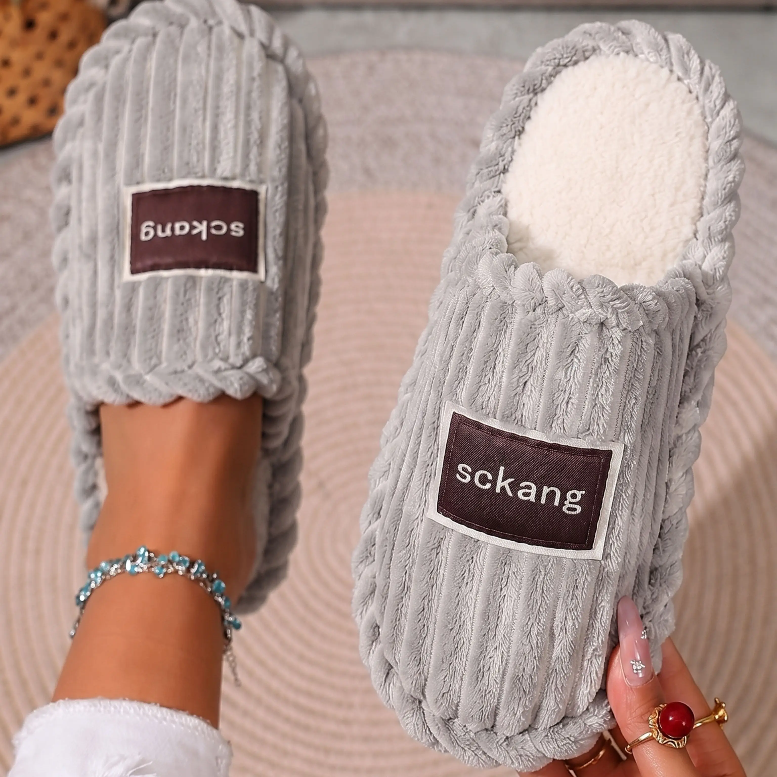 Retro Striped Fuzzy Closed Toe Slippers Women, Super Soft Fluffy Lined Warm Winter House Slides, Anti Slip Quiet Sole Cozy Indoor Bedroom Plush Slipper, Fashion Aesthetic Cute Home Shoes Perfect Holiday Gift for Girls Ladie