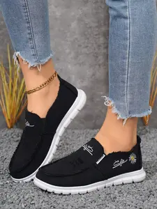 Chic Daisy Embroidered Women's Loafers, Soft Durable Denim Texture, Trendy Low-Top Slip-On Flats, Lightweight Rubber Sole for Ultimate Comfort