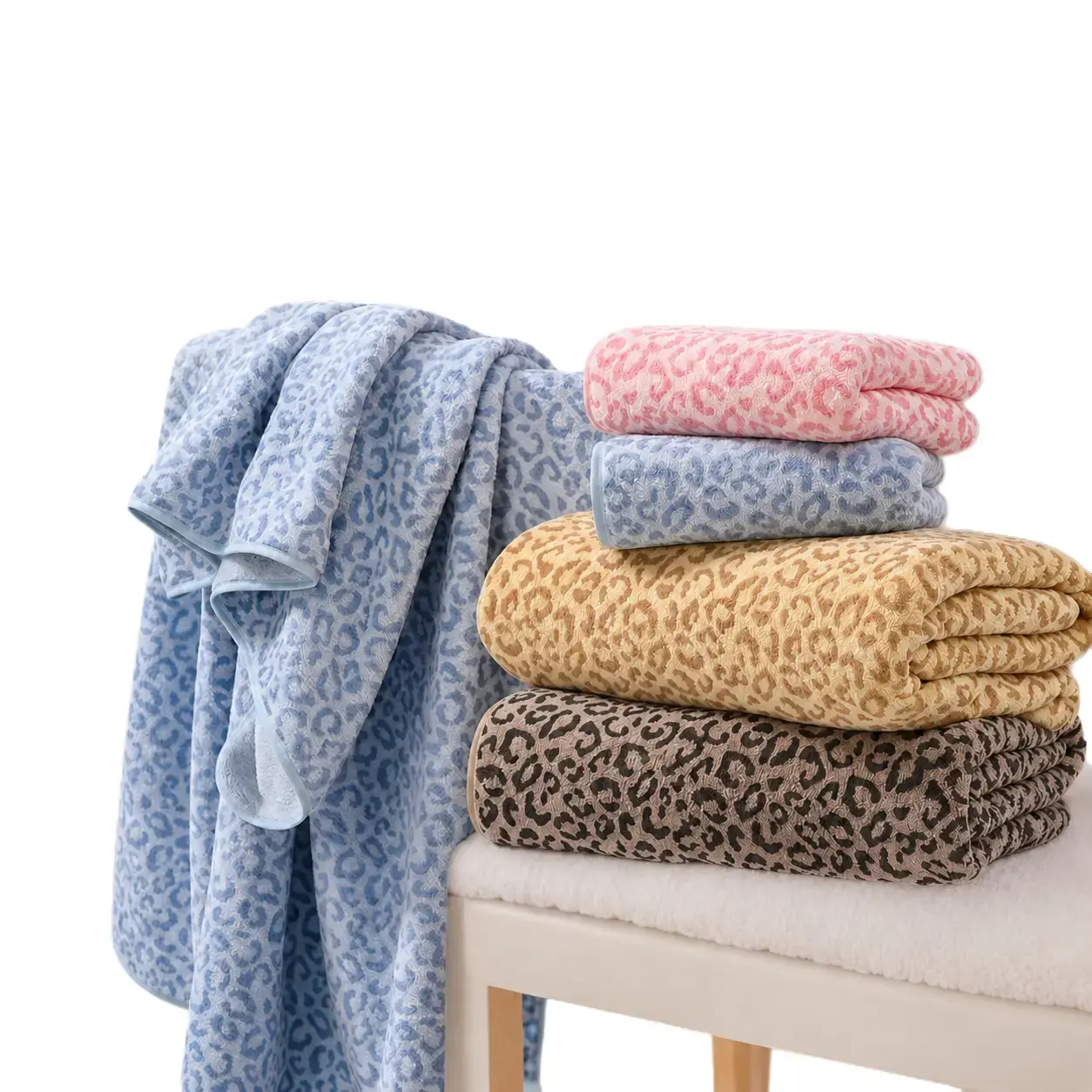 New leopard print towel, soft adult face towel, thick and absorbent, home use, lint-resistant coral fleece bath towel