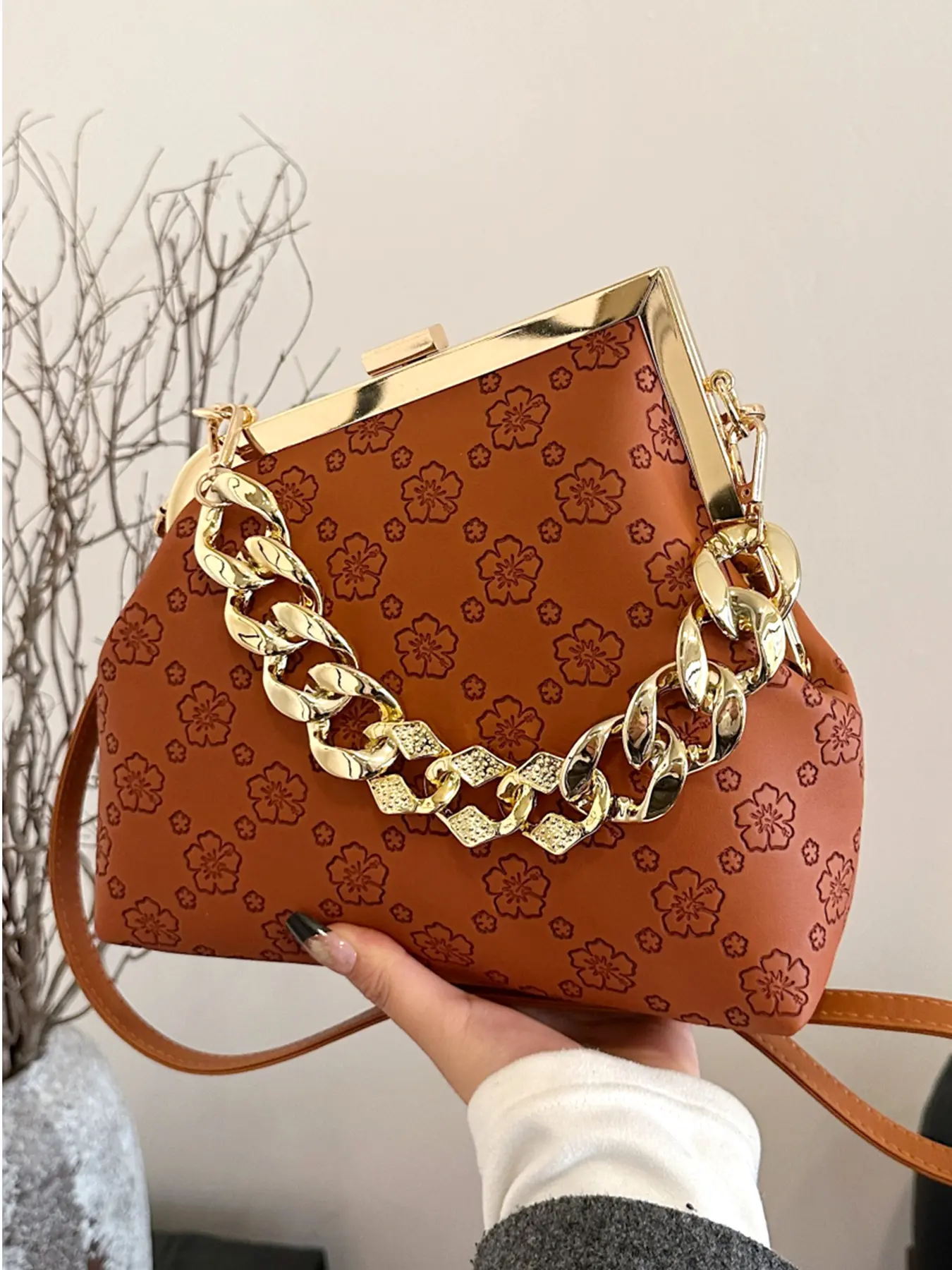 Crossbody shoulder handbag, crossbody bag with chain, casual and versatile chain shoulder bag for women, simple solid color shoulder crossbody bag, Casual bags, suitable for daily matching, dating, shopping scenes