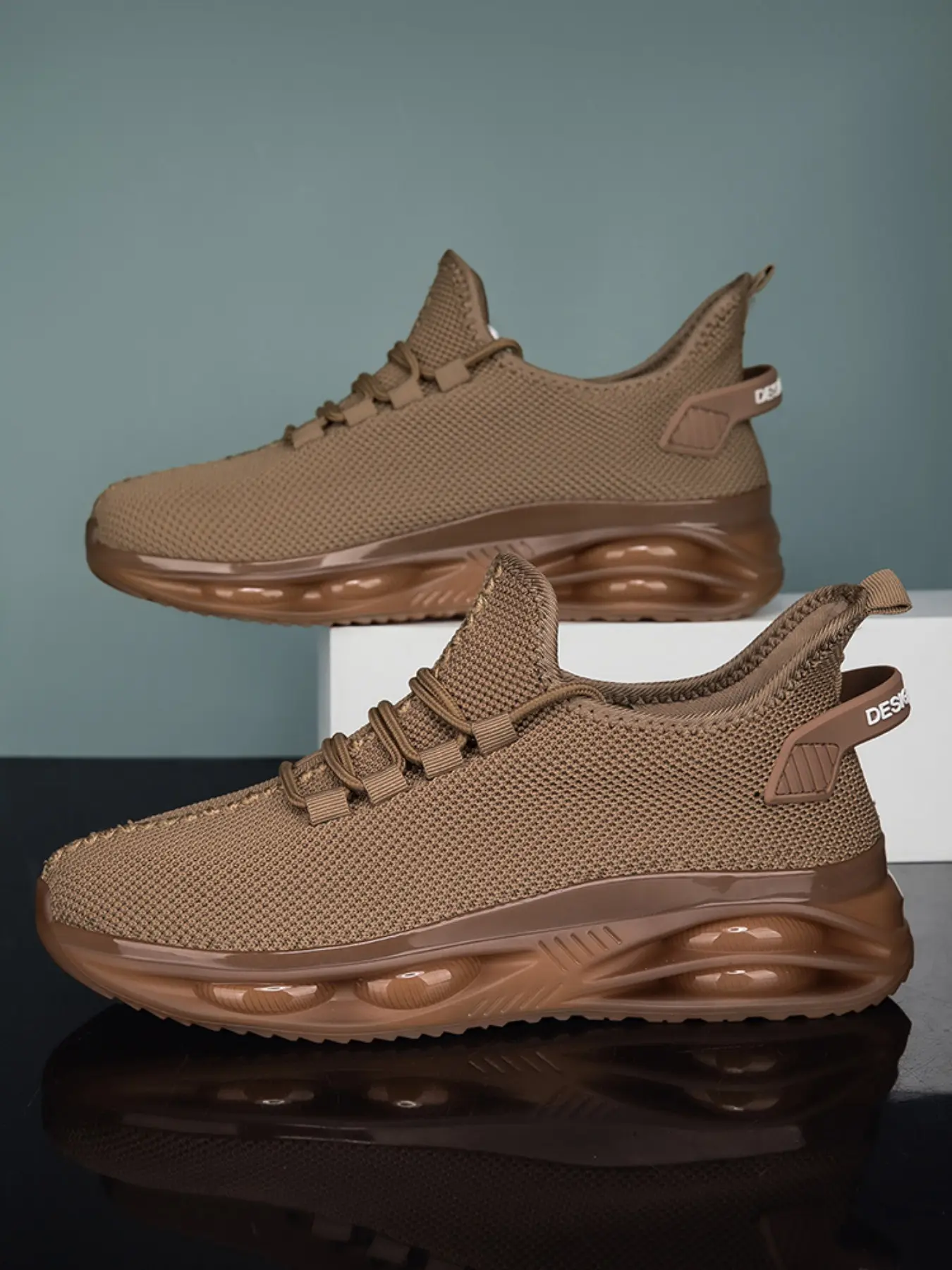 Unisex Casual Sports Shoes, Breathable Mesh Sneakers, Lightweight Athletic Sneakers, Lightweight Jogging Sneakers, Sporty Sneaker, High Elasticity, Available in 4 Colors, Couple Shoes, Men and Women, Mesh Fabric Sneakers