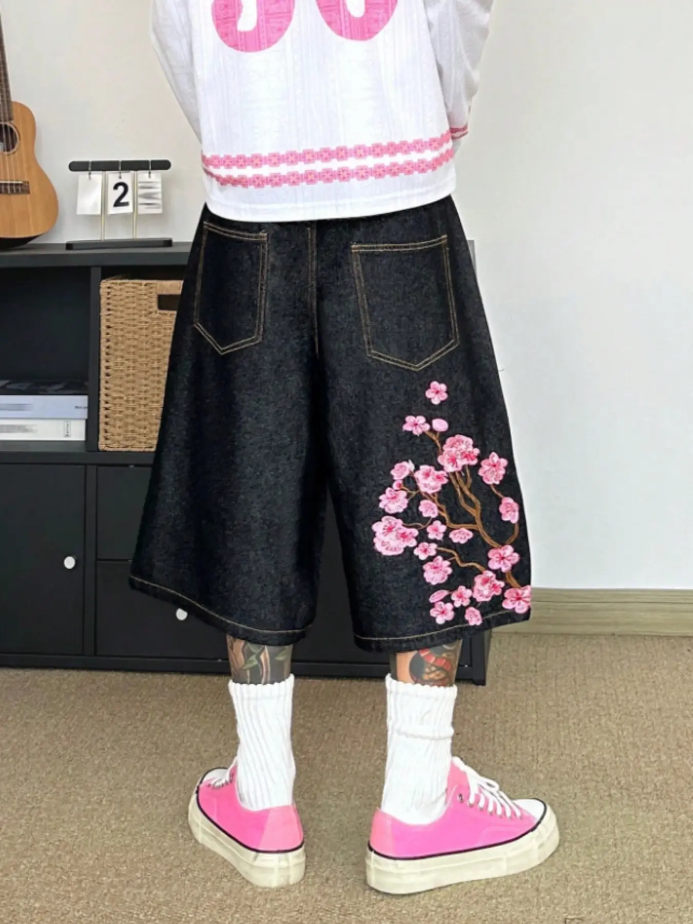 American High Street Sakura Embroidered Floral Wide-Leg Loose Baggy Denim Shorts, Retro Washed Vintage Straight-Cut Cropped Pants, Street Style Casual Essential