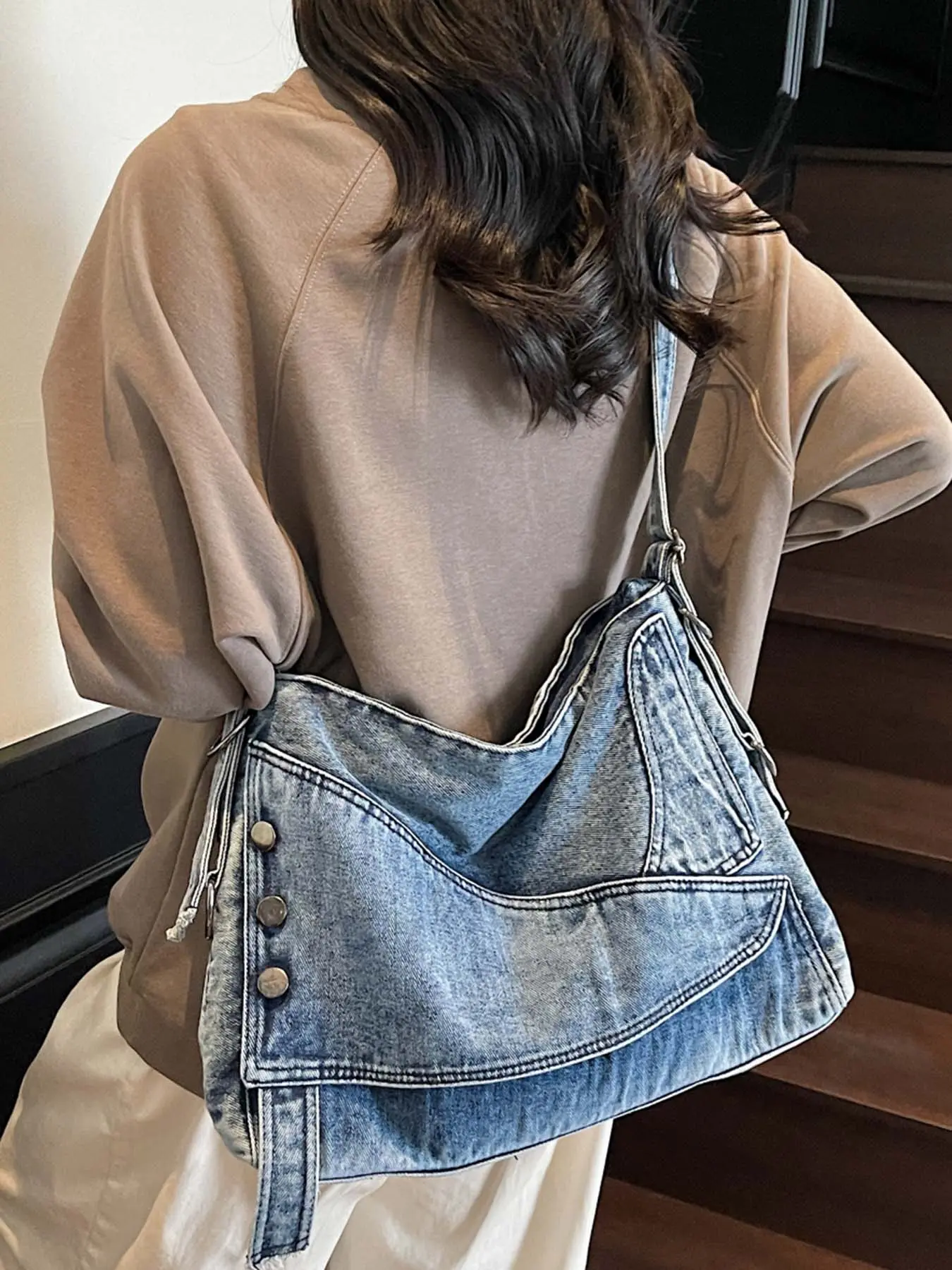 Retro denim shoulder bag, personalized creative button-decorated distressed crossbody bag, Casual fabric purse, Fashionable casual bag, casual trendy style, suitable for daily travel and shopping