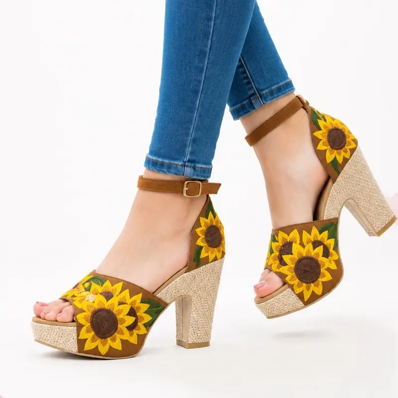 Mexican heels Footwear, Embroidered, Made in Mexico elegante zapatillas bordadas, comfort and flexibility zapatilla gamuza café girasol