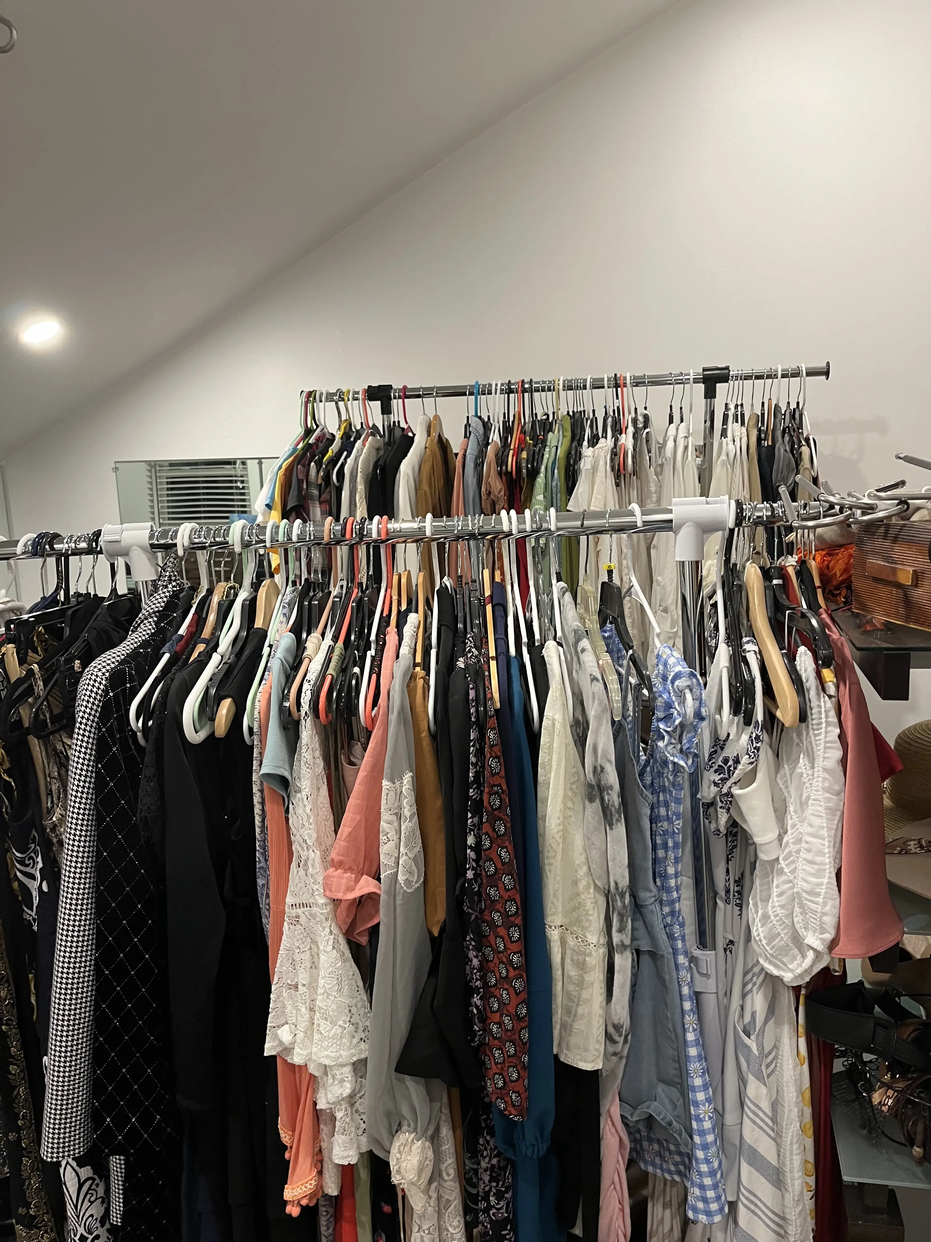 Random CLOTHING Pallet Pulls All Sizes Random Brand Selection