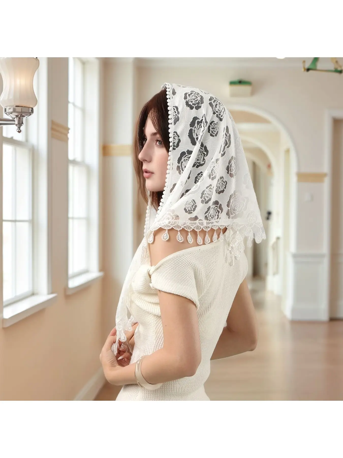 New hot-selling lace triangle scarf bridal veil rose lace triangle scarf church headscarf shawl for women