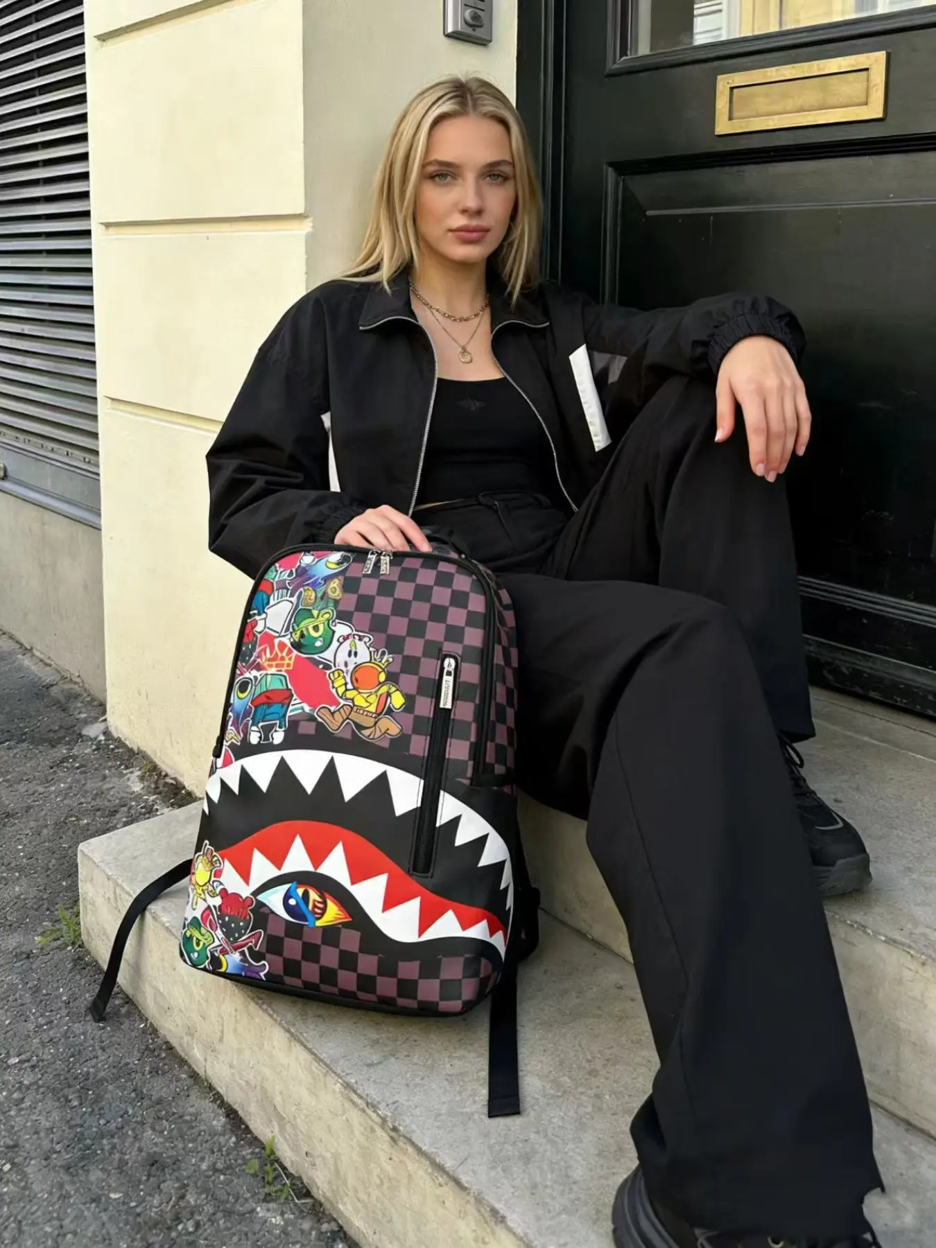 Shark Graffiti Checkerboard Backpack, Streetwear Student Bag, Large Capacity Trendy Backpack, School Bag, Youthful Design, Zipper Backpack, Casual Printed Backpack, Travel Backpack, School Backpacks, Backpack For School